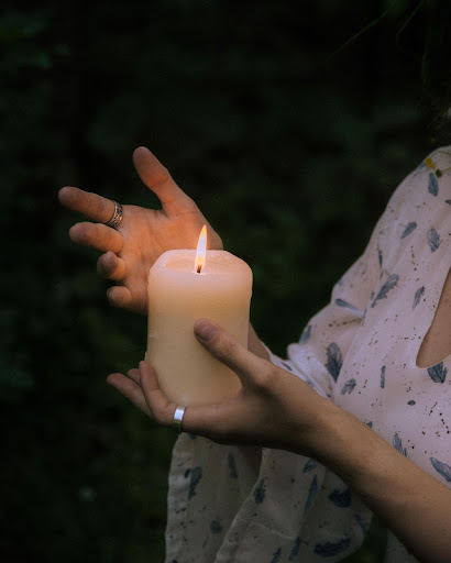 Paying tribute by lighting a candle